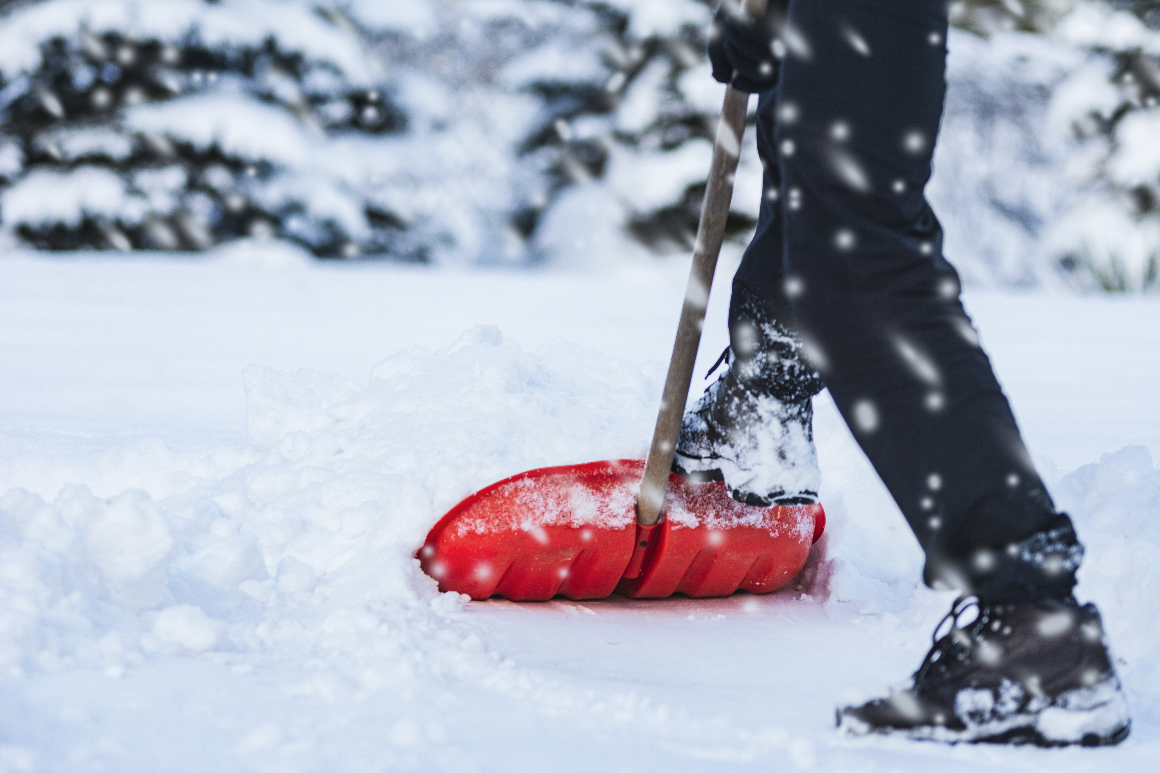 PHC0522_man-shoveling-snow.jpg