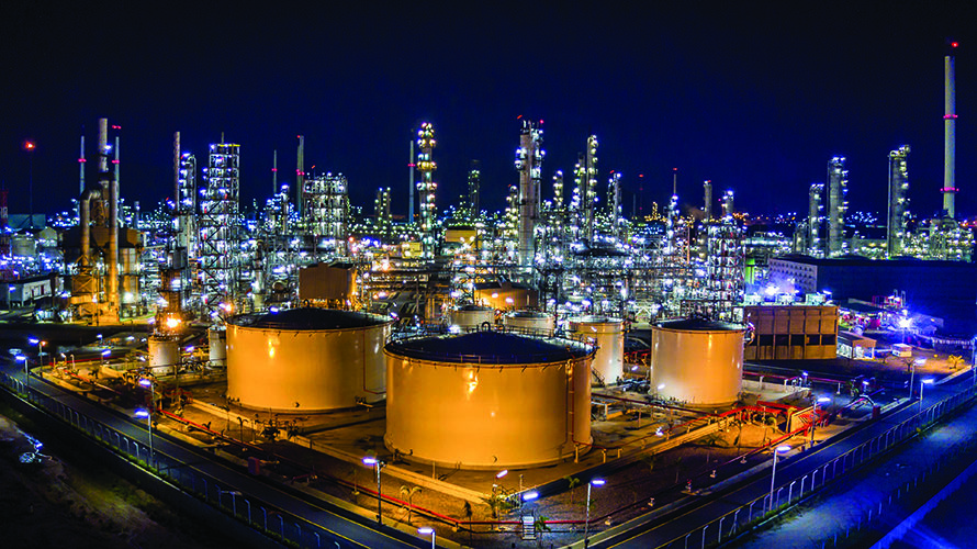 TW0723_oil refinery.jpg