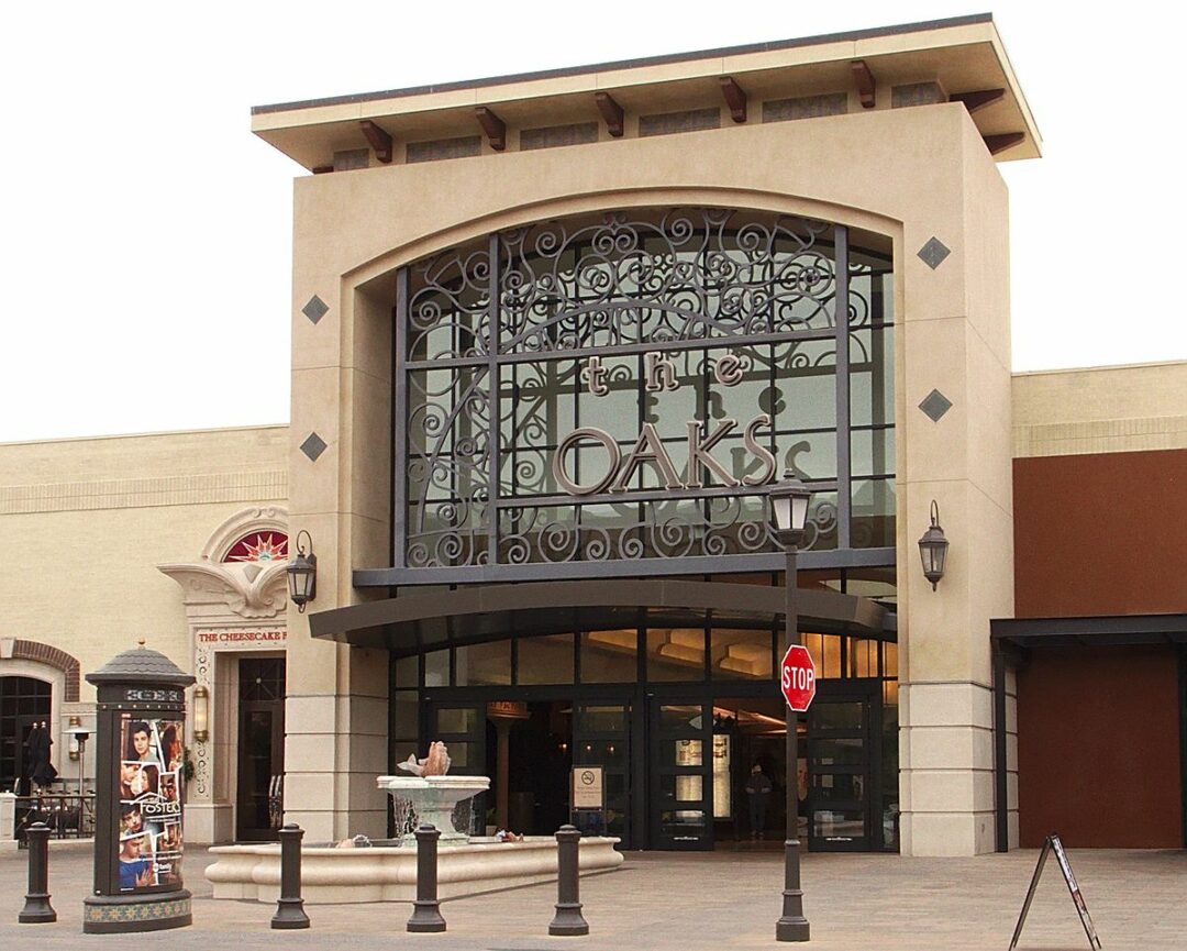 The_oaks_mall_main_entrance